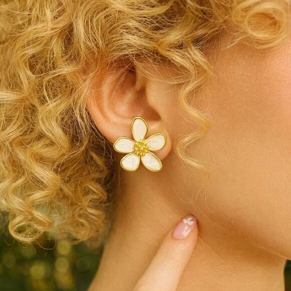 🆕️Chic Blossom Bling: 14K Gold Plated Camelia Cute Dainty Stud Earrings 🌸✨ - Picture 10 of 12